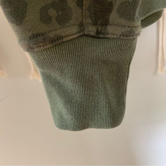 NIKE Women’s Get Fit Pullover Green Leopard Cropped Training Hoodie Size XS - Picture 7 of 14